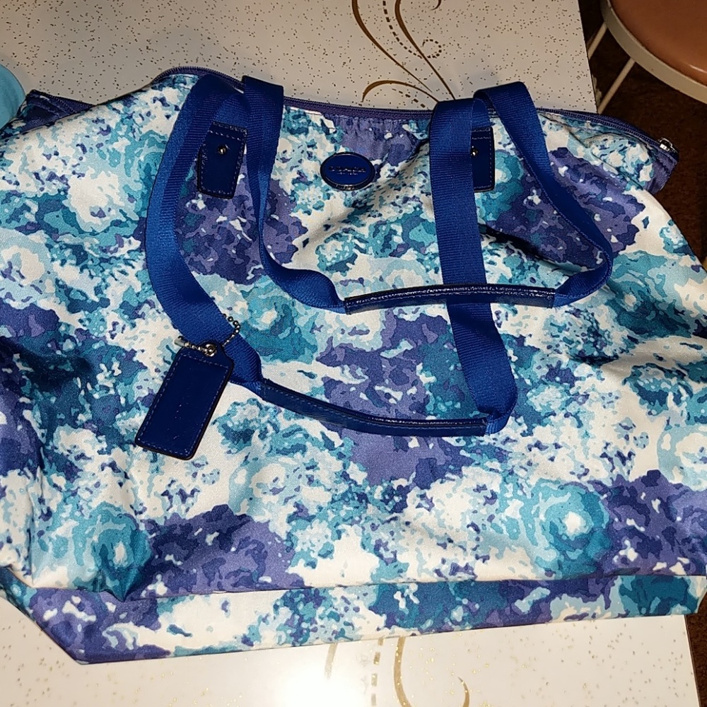 COACH Tote w Removeable Makeup Bag